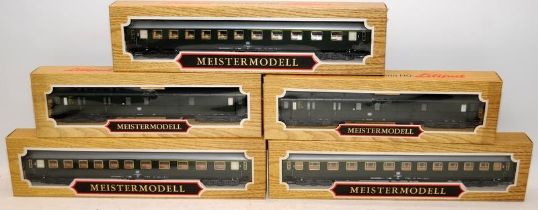 Liliput Meistermodell HO gauge carriages in DB green livery. 5 in lot, all boxed.