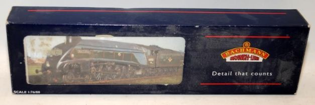 Bachmann OO gauge A4 Locomotive Silver Link LNER Silver Grey ref:31-950x. Boxed