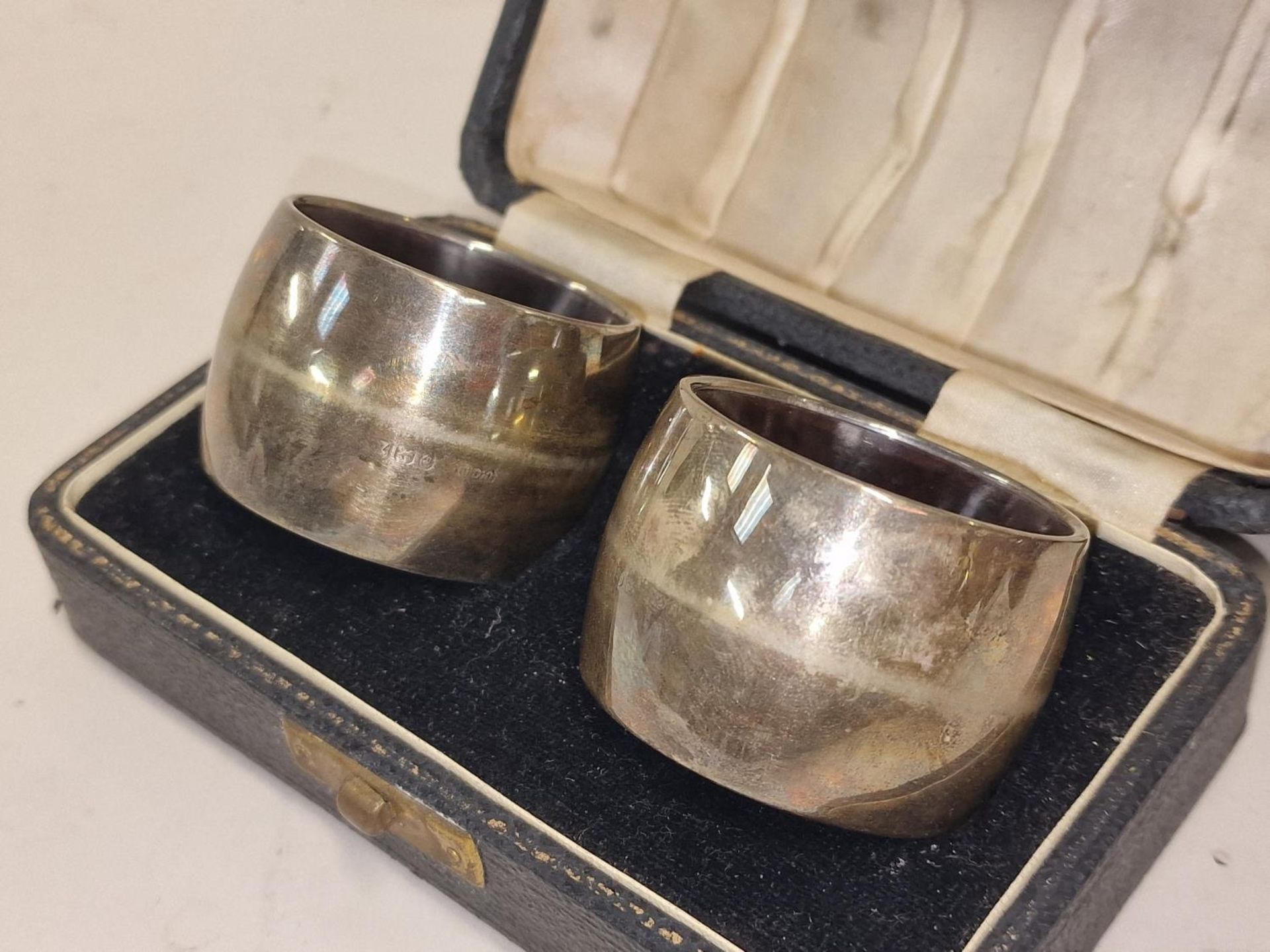 Pair of silver hallmarked napkin rings in fitted case Birmingham 1949 together with a silver - Image 2 of 4