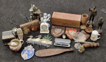 Mixed lot to include ornaments and other curios.