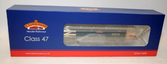 Bachmann OO gauge Locomotive Class 47 Diesel Ely Cathedral BR Blue Large Logo ref:31-650Y in