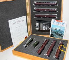 Bachmann OO Gauge limited edition set The Elizabethan, comprising Class A4 Locomotive 60017 Silver