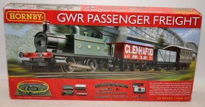 Hornby OO gauge GWR Passenger Freight train set ref:R1138. Boxed