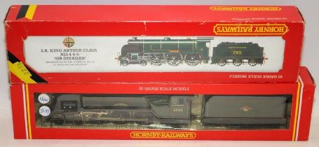 2 x Hornby OO gauge Locomotives, R078 Flying Scotsman c/w R154 SR Loco Sir Dinadan. Both boxed