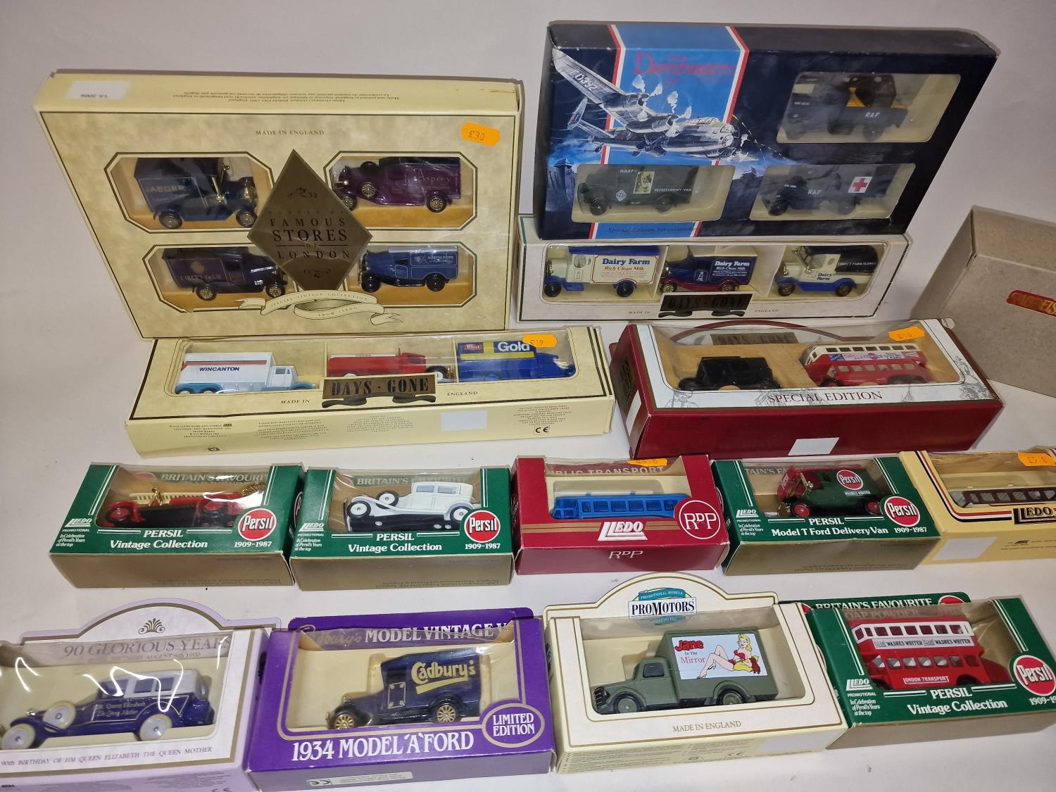 Lledo and other mixture of boxed die cast to include collectable sets/packs (15). - Image 2 of 3