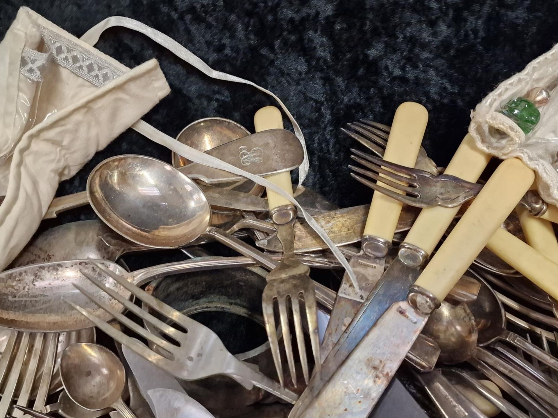 Large collection of silver and silver plated flatware to include set of five silver teaspoons and - Image 4 of 7