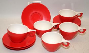 Vintage red/white Melaware melamine plastic cups and saucers x 5