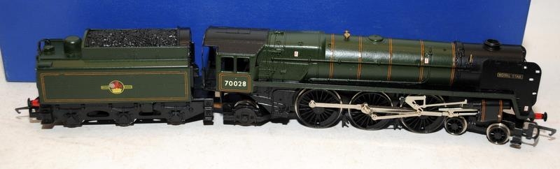 2 x unboxed OO Gauge Locomotive and tenders, BR Green King Henry VIII 6013 and BR Green Royal Star - Image 3 of 3