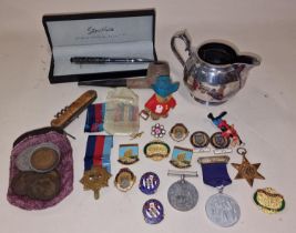 Small collection of mixed curios to include military medals, coins, Stratton boxed pen and other