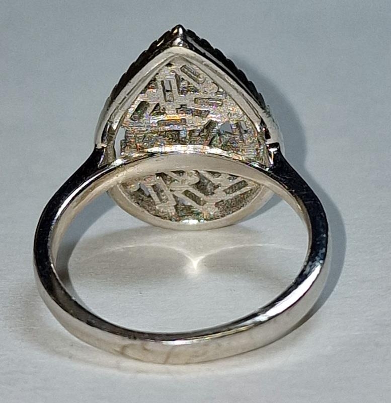 A pear shaped 925 sliver and CZ ring, Size M. - Image 3 of 3