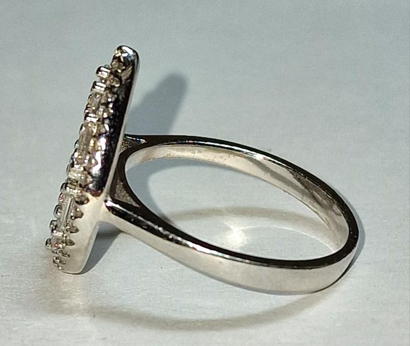 A pear shaped 925 sliver and CZ ring, Size M. - Image 2 of 3