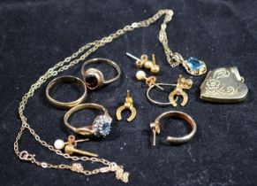 A small collection of 9ct gold jewellery items. Total 12g