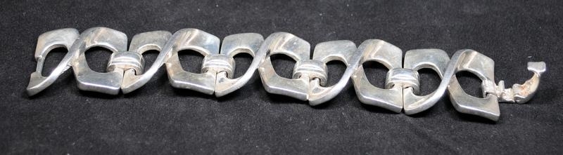 Modernist style sold silver bracelet, heavy silver articulated bracelet marked 925. - Image 2 of 3