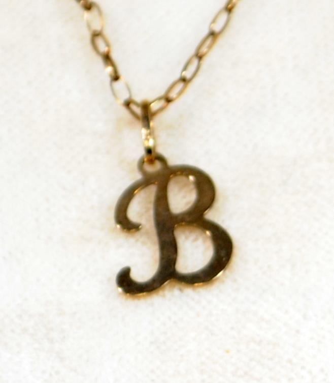 9ct Gold Initial B pendant with 9ct gold chain, Boxed. - Image 4 of 4