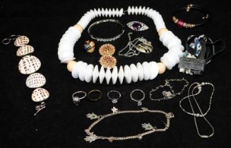 Bag of costume jewellery