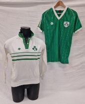 1986 era Republic of Ireland football jersey size L c/w similar period sweat jersey size M. Both
