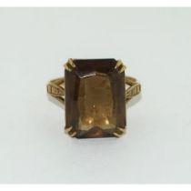 A 9ct Gold Ladies Smoky Quartz statement Cocktail Ring. 4.5g. Size Q