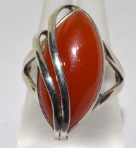 A 925 silver and agate ring Size M