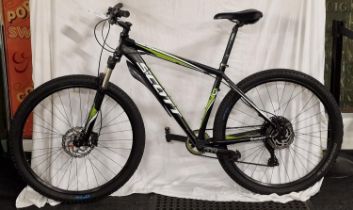 A Country Scott mountain bike 30" wheel size 18" frame size 10 gears. (45)