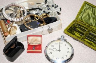 Collection of vintage costume jewellery to include gold and silver