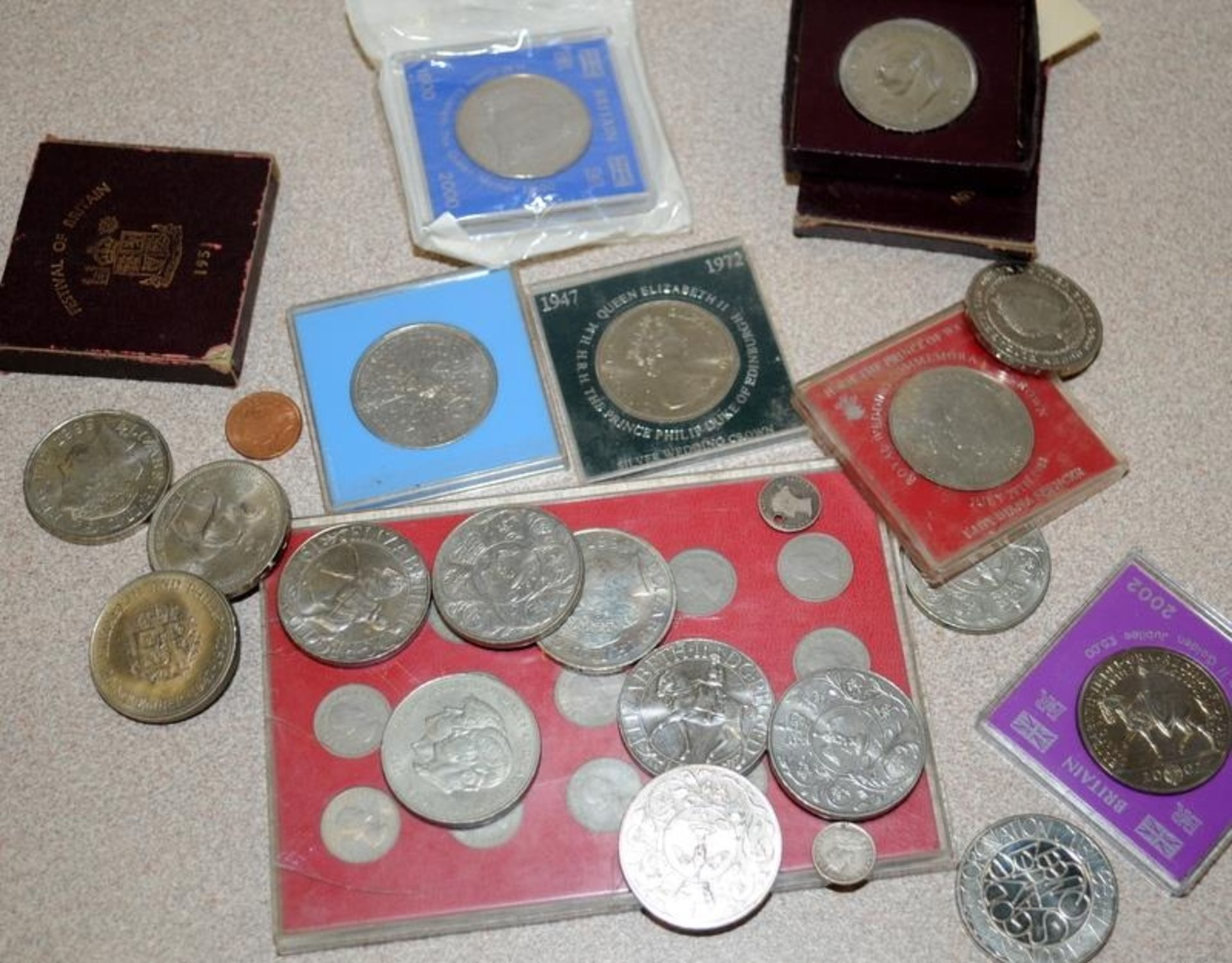 Collection of coins to include pre 1947 silver and modern crowns - Image 2 of 4