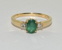 A Diamond/Emerald 9ct gold ring Size R, 2.4g