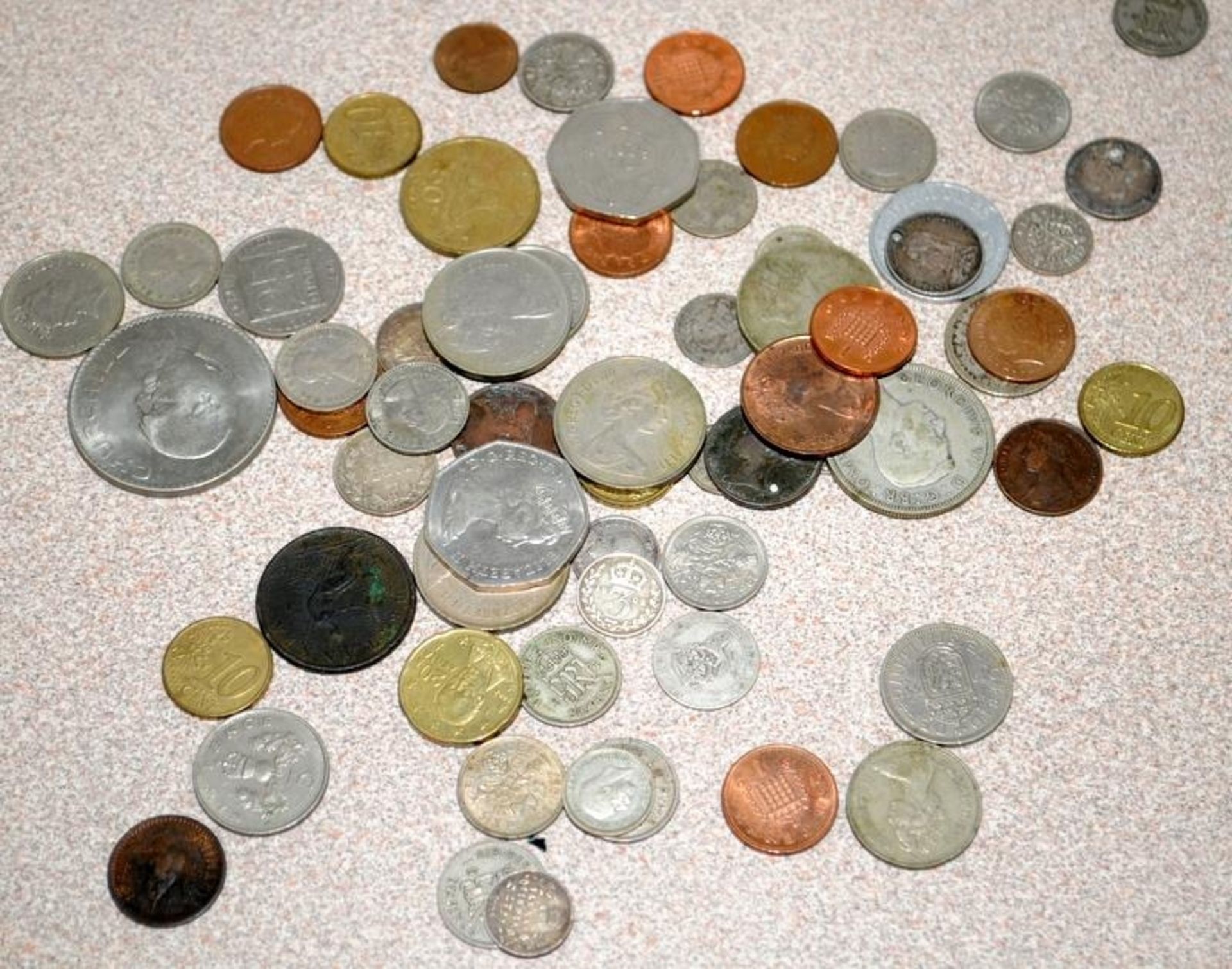 Collection of coins to include pre 1947 silver and modern crowns - Image 3 of 4