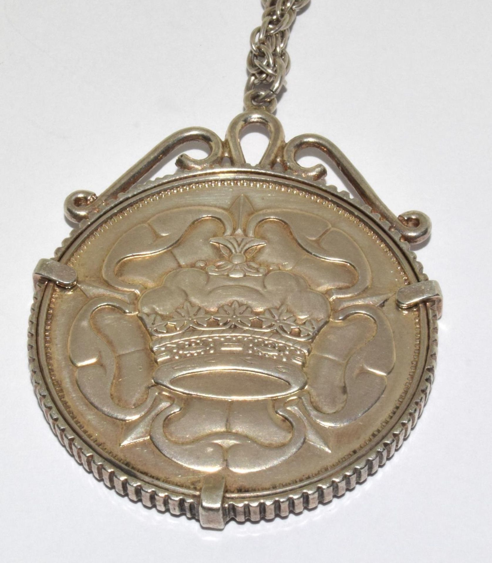 Silver "Duke of Windsor" coin on a neck chain 48g - Image 2 of 3