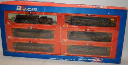 Rivarossi HO gauge Supermodello train set consisting of Royal Scot locomotive ref:1348 and 5