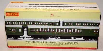 Hornby OO gauge Southern Suburban 1938 Coaches ref:R4378. Boxed