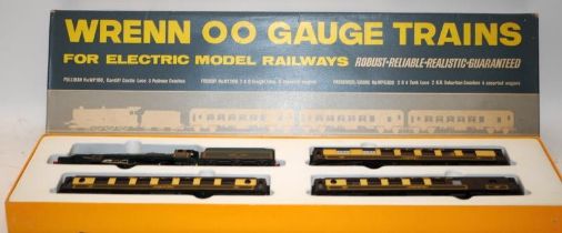 Wrenn OO gauge WP100 train set consisting Locomotive Cardiff Castle 4075 with three coaches. Boxed