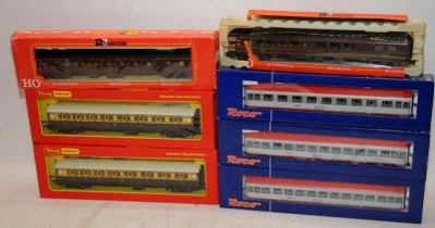 Collection of boxed OO gauge railway carriages by Hornby, Roco and Rivarossi (Rivarossi boxes
