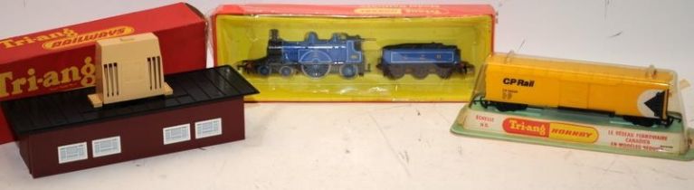 Hornby OO gauge locomotive and tender Caledonian Railway ref:R553, boxed c/w vintage boxed R474