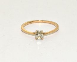 Diamond solitaire approx 0.25pts 9ct gold ring Size J.