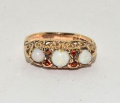 Antique 9ct yellow gold Opal and Garnet trilogy ring size L