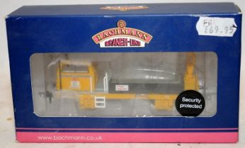 Bachmann OO gauge Plasser OWB10 With Crane (Motorised) ref:36-151. Boxed