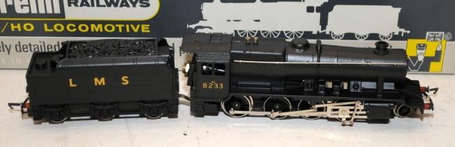 Wrenn OO/HO gauge locomotive 2-8-0 LMS Freight ref:2225A. Boxed