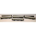 Box file containing 7 x loose Hornby OO gauge Pullman Chocolate/Cream coaches