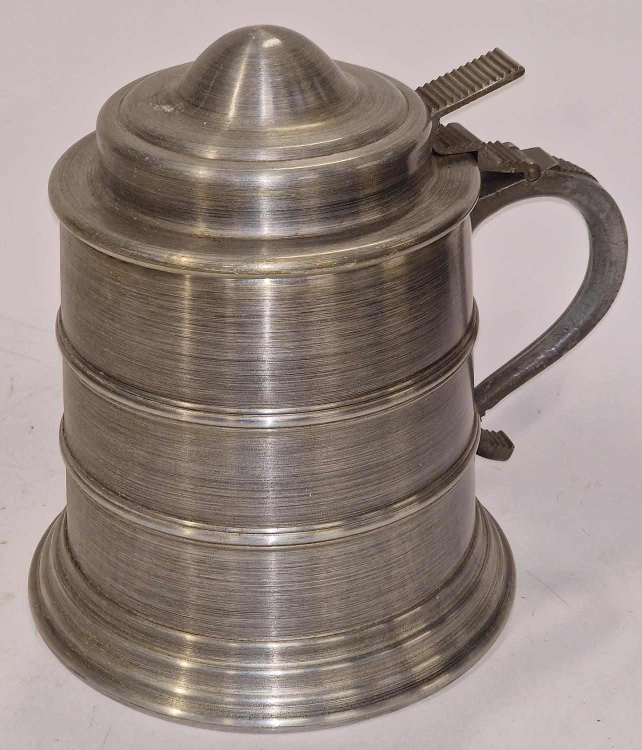 Vintage novelty ice bucket in the form of a large tankard with lid. - Image 2 of 4