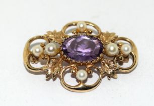 An Edwardian seed pearl and amethyst 9ct gold brooch, 7.2g.