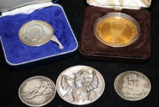 Collection of crown or larger size commemorative coins including silver. 5 in lot