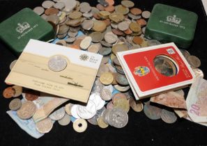 A tin of vintage GB and World coins including a £20 coin