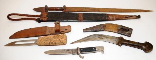 A small collection of vintage daggers and knives. Five in lot