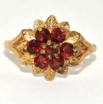 Garnet flower design ring in 9ct gold 2,6g size Q