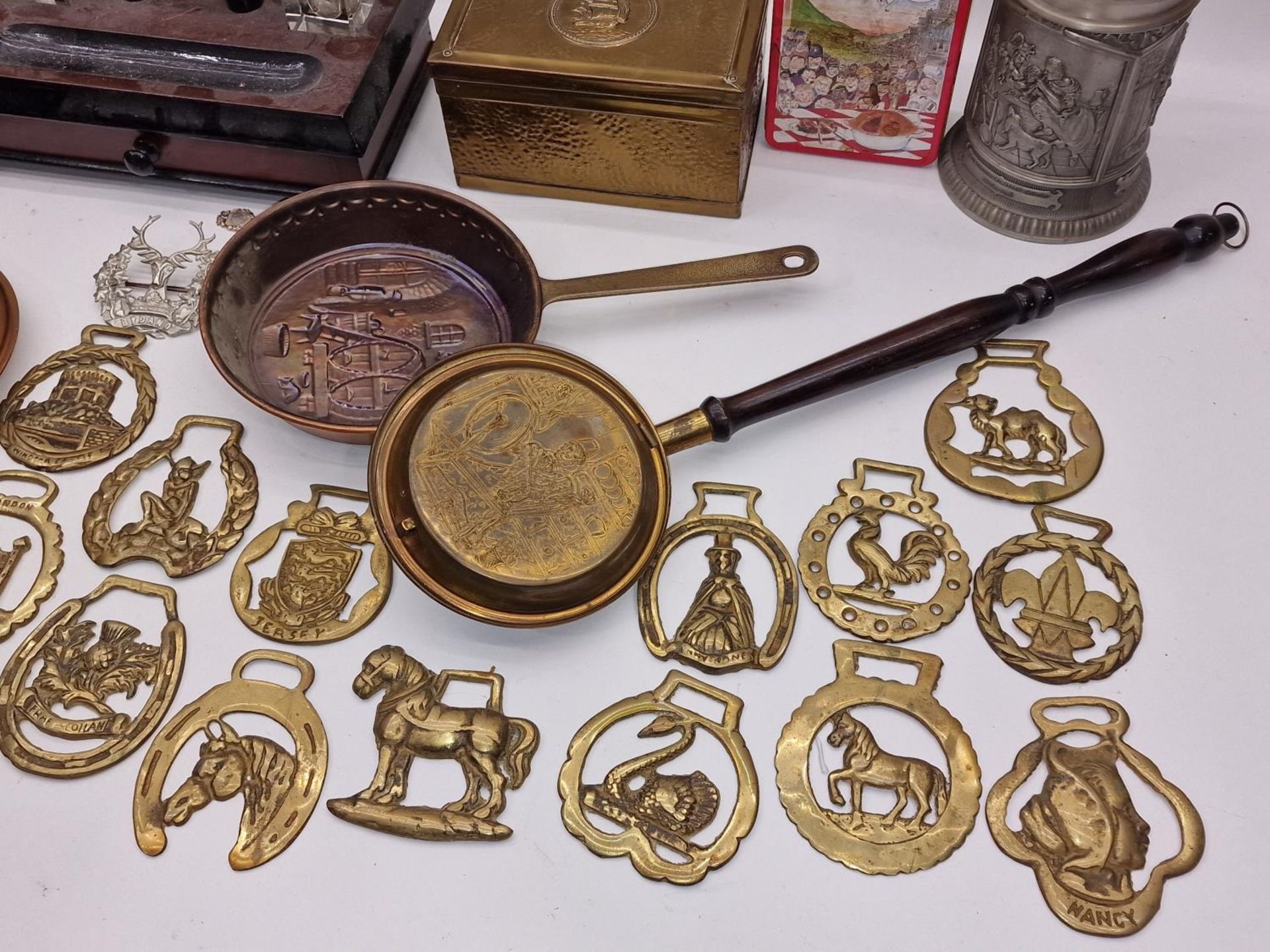 Mixed lot to include items of brassware, antique road maps and other items. - Image 2 of 4