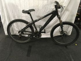 A black Saracen instinct mountain bike(60)