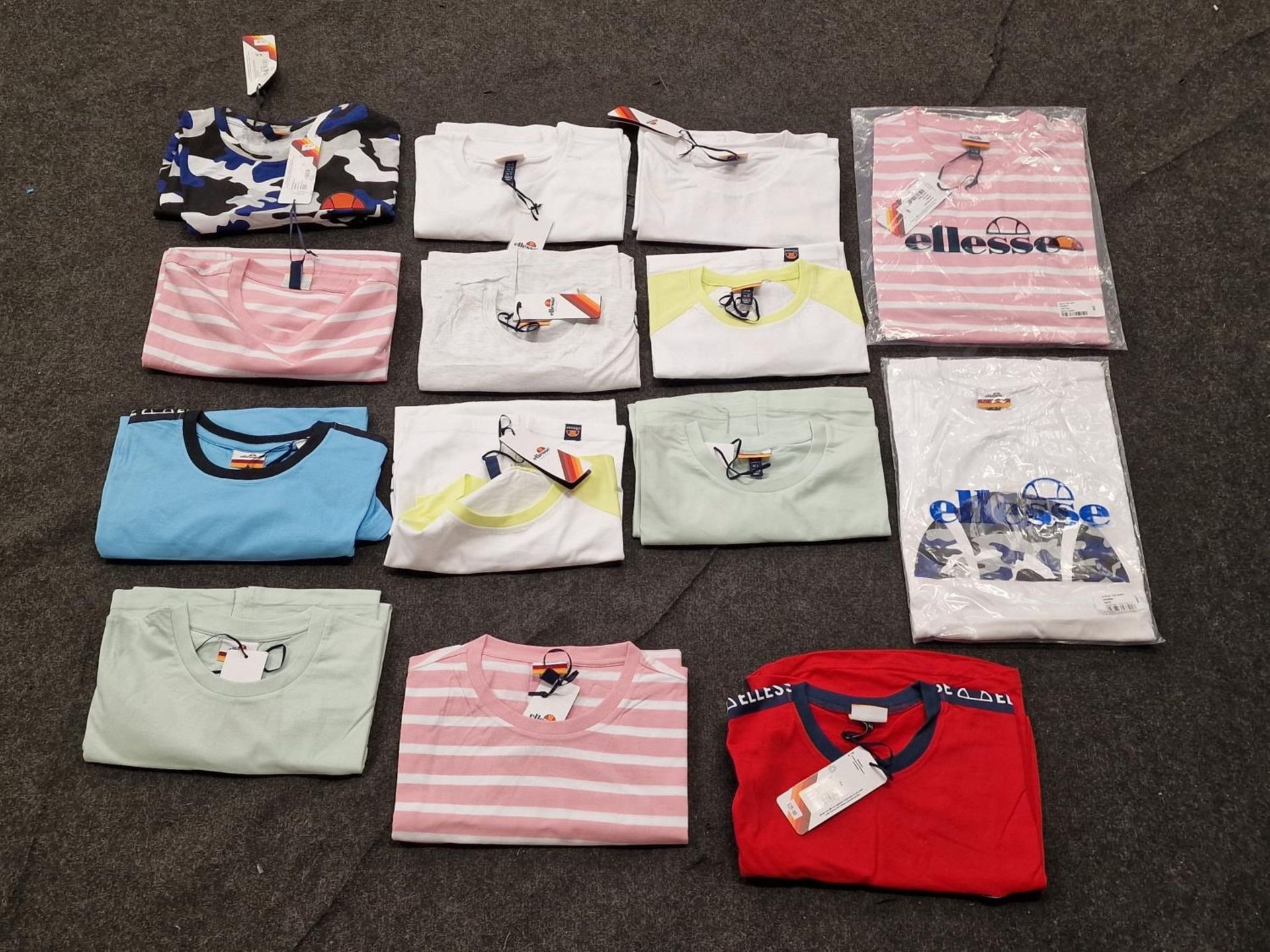 A quantity of BNWT Ellesse gent's t-shirts. Various designs and sizes. (ref:76)