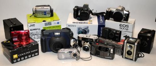 A mixed collection of cameras from box cameras through to compact digital examples, many boxed