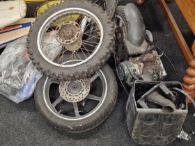 Collection of assorted motorcycle parts (REF 47).