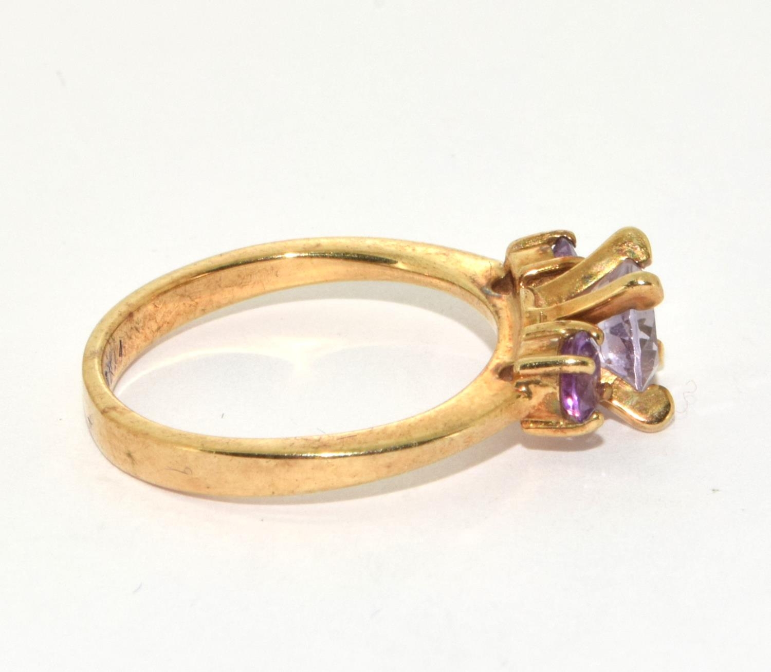 9ct gold ladies 3 stone Amethyst and tanzanite ring size N - Image 4 of 5